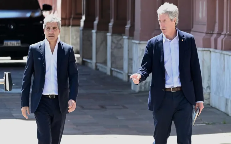 El dólar oficial se mantiene estable en $1400 desde hace seis meses