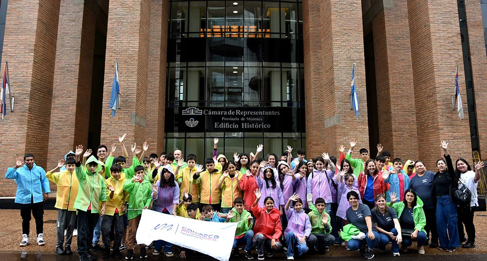 Estudiantes de Misiones visitaron la Legislatura para aprender sobre el funcionamiento parlamentario