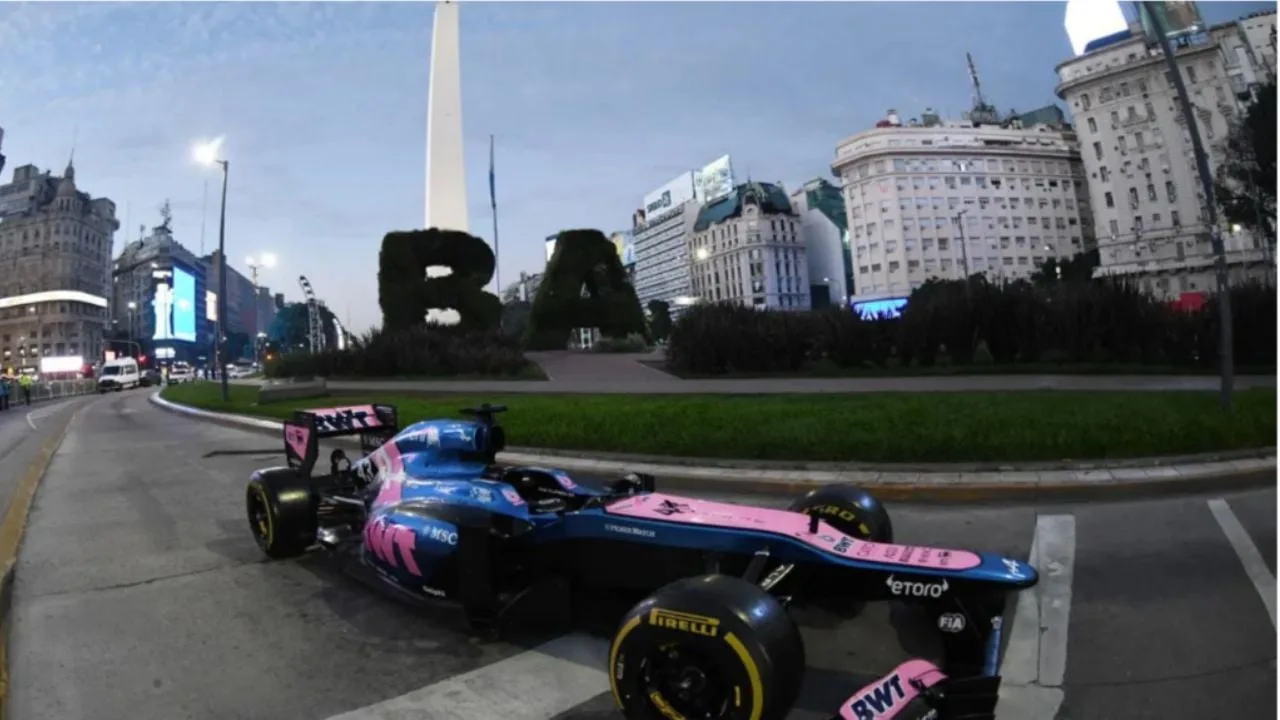 Franco Colapinto presentó el Lotus E20 que manejará en Palermo este domingo