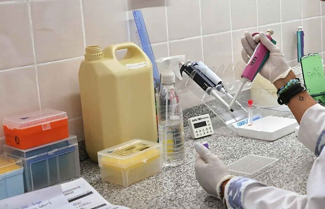 La provincia incorporó tecnología molecular para diagnosticar psitacosis en laboratorios locales