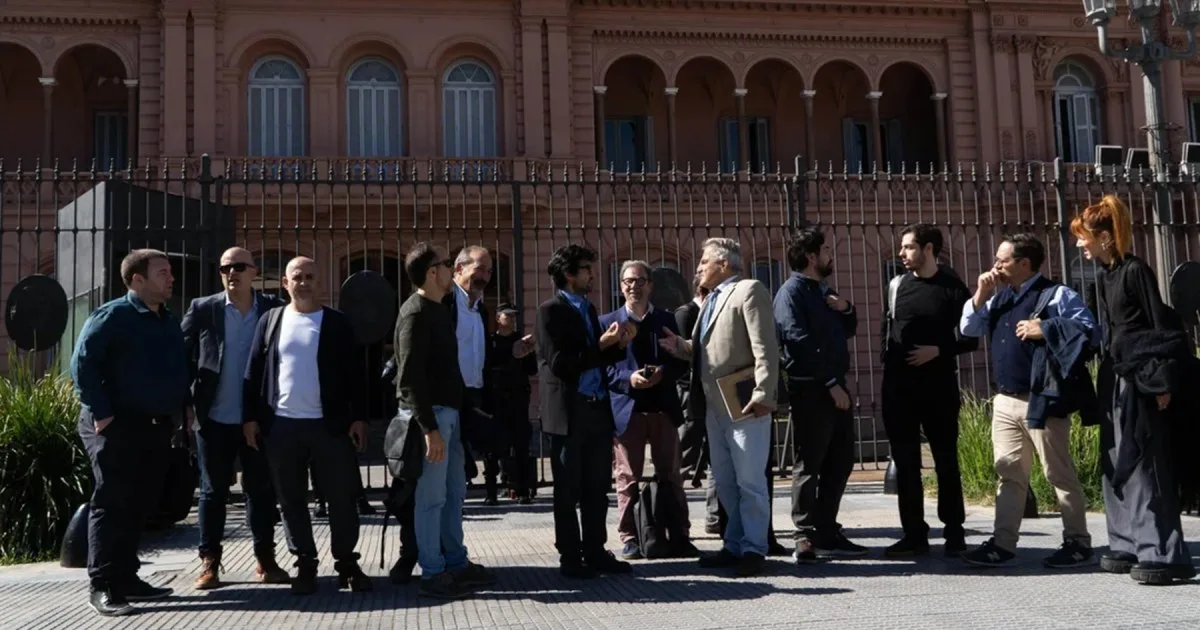 Ámbito Financiero presenta amparo para recuperar acceso a Casa Rosada