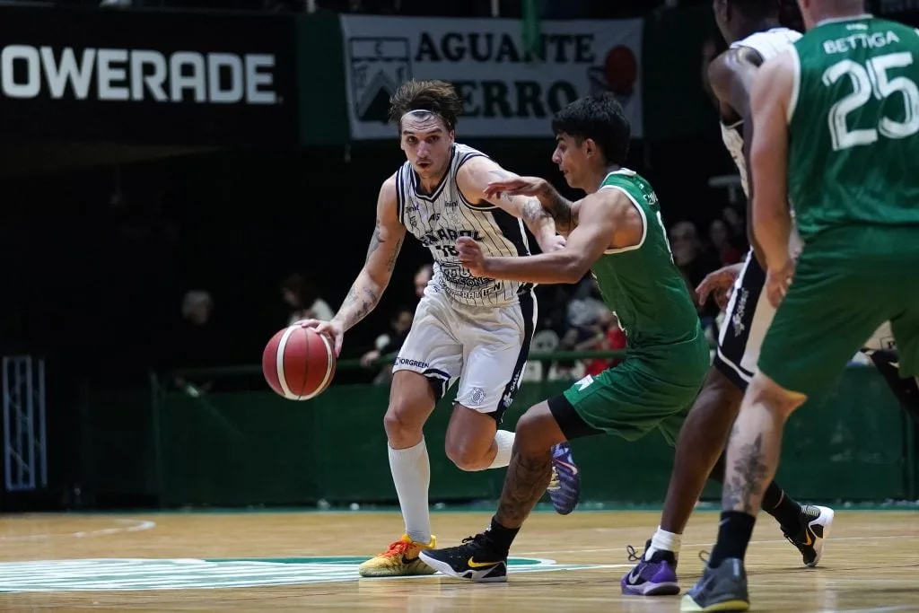 Peñarol cae en el primer juego de la serie de Reclasificación