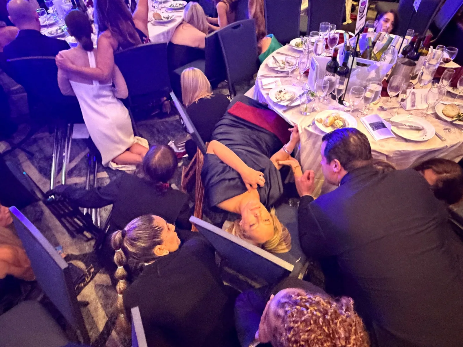 Periodistas relatan pánico en ataque durante cena de corresponsales de la Casa Blanca