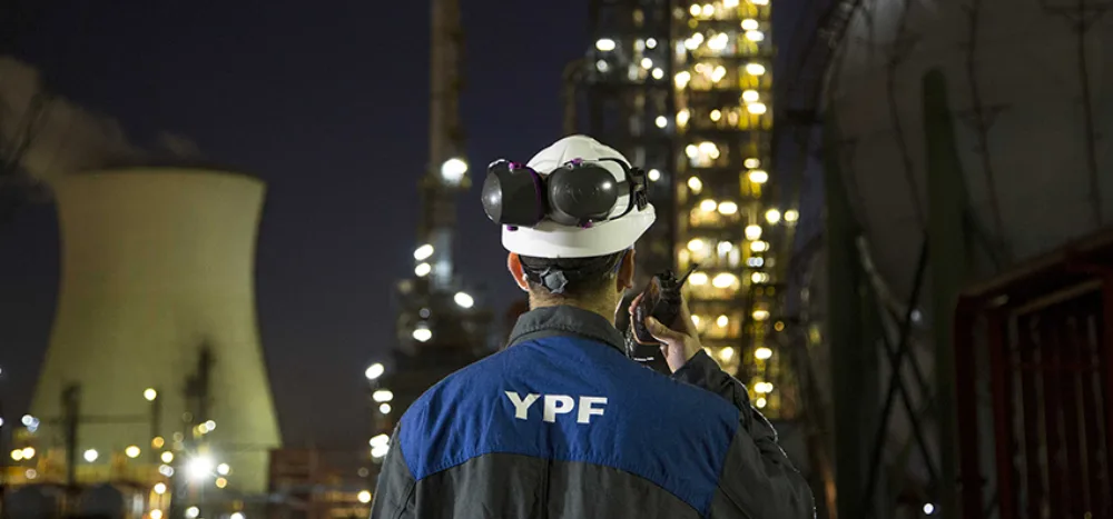 YPF vuelve al centro del riesgo externo mientras fondos avanzan hacia el CIADI