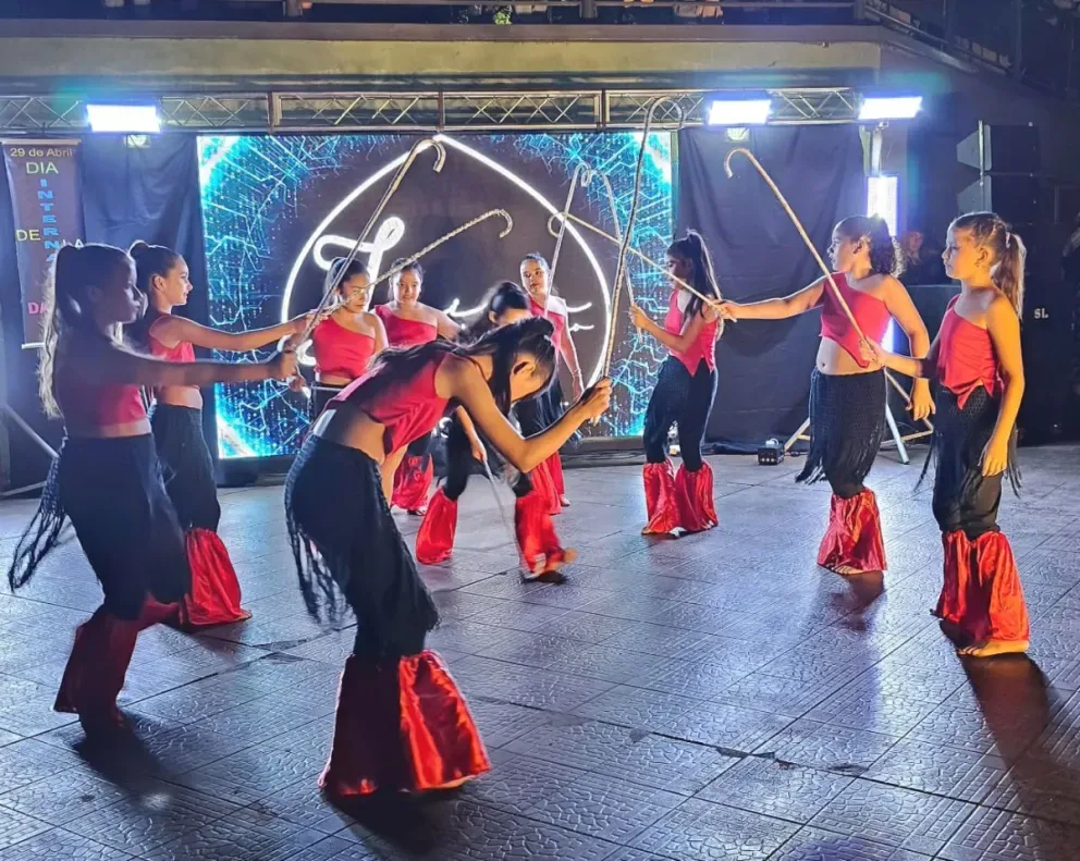 Masiva concurrencia en Jardín América por la celebración del Día de la Danza