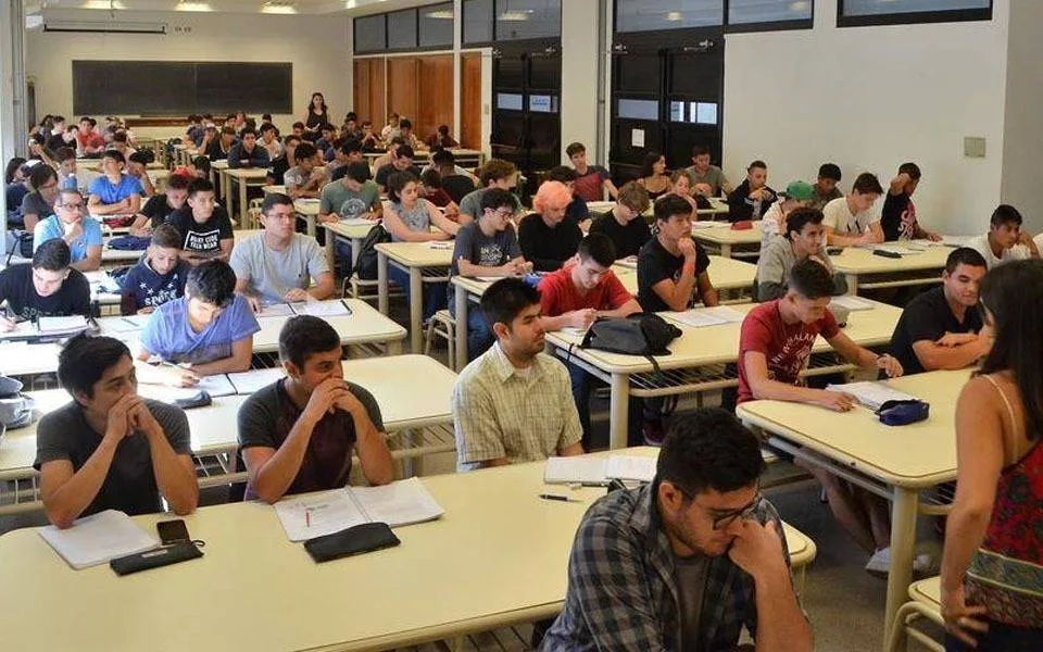 Regresan mañana las clases en colegios y facultades de la UNLP tras una semana de paro
